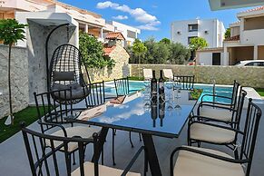 Smash C Apartments for 12- private pool