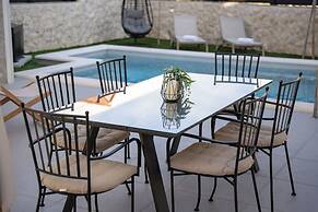 Smash C Apartments for 12- private pool