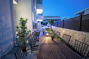 Smash C Apartments for 12- private pool