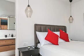 Smash C Apartments for 12- private pool