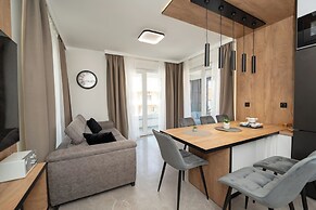 Smash C Apartments for 12- private pool