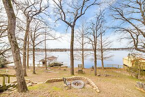 Winnsboro Lake Retreat: On-site Swimming & Fishing