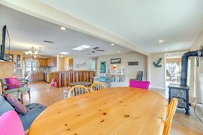 Winnsboro Lake Retreat: On-site Swimming & Fishing