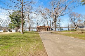 Winnsboro Lake Retreat: On-site Swimming & Fishing