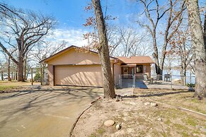 Winnsboro Lake Retreat: On-site Swimming & Fishing