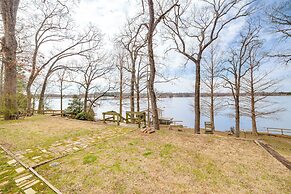 Winnsboro Lake Retreat: On-site Swimming & Fishing