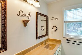 Near Lake Murray: Family Getaway w/ Screened Porch