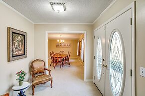 Near Lake Murray: Family Getaway w/ Screened Porch