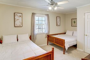 Near Lake Murray: Family Getaway w/ Screened Porch