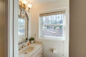 Near Lake Murray: Family Getaway w/ Screened Porch