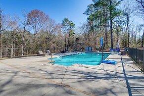 Near Lake Murray: Family Getaway w/ Screened Porch