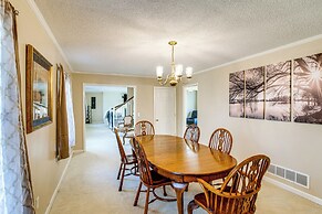 Near Lake Murray: Family Getaway w/ Screened Porch