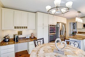 Near Lake Murray: Family Getaway w/ Screened Porch