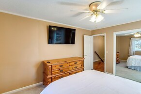 Near Lake Murray: Family Getaway w/ Screened Porch
