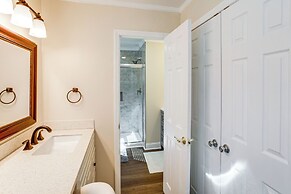 Near Lake Murray: Family Getaway w/ Screened Porch