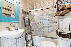 Hill Country Retreat w/ Lake View, Deck & Balcony