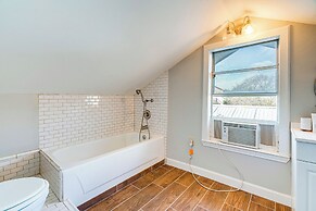 Hill Country Retreat w/ Lake View, Deck & Balcony