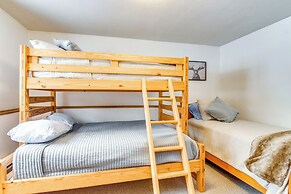 Ski, Game & Grill: Family Retreat in Glen