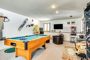 Ski, Game & Grill: Family Retreat in Glen