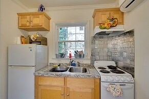 2 Mi to South Boston Speedway: Cozy Tiny Home!