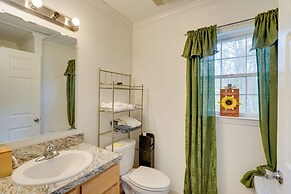 2 Mi to South Boston Speedway: Cozy Tiny Home!