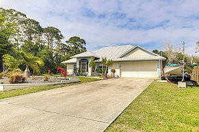 9 Mi to Clover Park: Poolside Paradise!