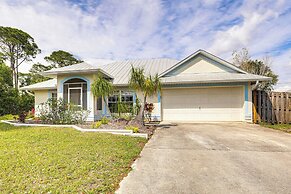 9 Mi to Clover Park: Poolside Paradise!