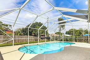 9 Mi to Clover Park: Poolside Paradise!