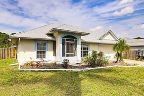 9 Mi to Clover Park: Poolside Paradise!