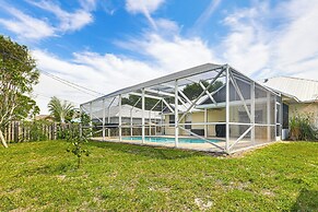 9 Mi to Clover Park: Poolside Paradise!