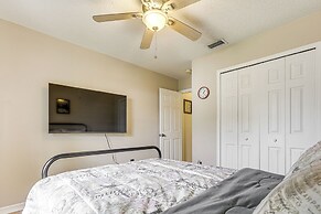 9 Mi to Clover Park: Poolside Paradise!