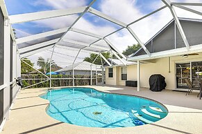 9 Mi to Clover Park: Poolside Paradise!