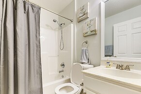 9 Mi to Clover Park: Poolside Paradise!