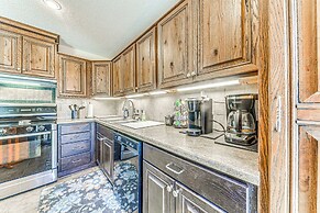 1 Mi to Alto Lake: Mtn-view Home w/ Large Yard!