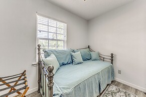 1 Mi to Alto Lake: Mtn-view Home w/ Large Yard!