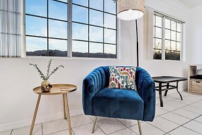 6 Mi to Joshua Tree: Home w/ Outdoor Oasis & View!