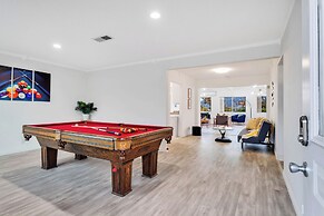 6 Mi to Joshua Tree: Home w/ Outdoor Oasis & View!