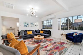 6 Mi to Joshua Tree: Home w/ Outdoor Oasis & View!