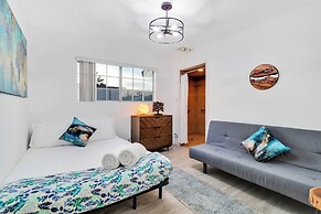 6 Mi to Joshua Tree: Home w/ Outdoor Oasis & View!