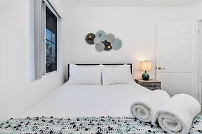 6 Mi to Joshua Tree: Home w/ Outdoor Oasis & View!