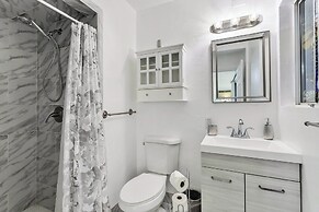 6 Mi to Joshua Tree: Home w/ Outdoor Oasis & View!