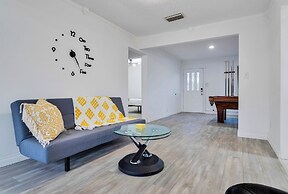 6 Mi to Joshua Tree: Home w/ Outdoor Oasis & View!