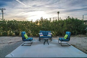 6 Mi to Joshua Tree: Home w/ Outdoor Oasis & View!