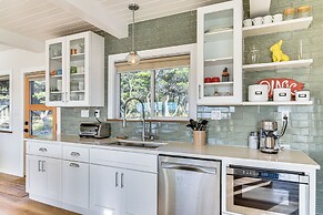 3-acre Oceanfront Home: Game Room & Fire Pit!