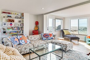 3-acre Oceanfront Home: Game Room & Fire Pit!