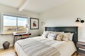 3-acre Oceanfront Home: Game Room & Fire Pit!