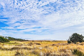 3-acre Oceanfront Home: Game Room & Fire Pit!