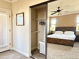 New Luxurious 1BR Apartment Heated Pool Spa Sauna