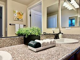 New Luxurious 1BR Apartment Heated Pool Spa Sauna