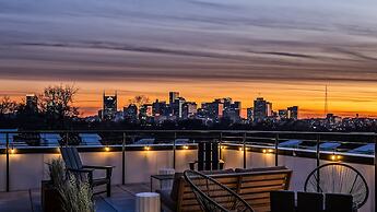 Nashville Vibes Rooftop Karaoke Fire Pit Downtown